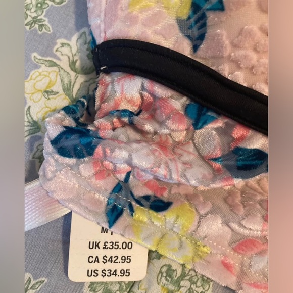 VS + PINK Bundle - Picture 2 of 4